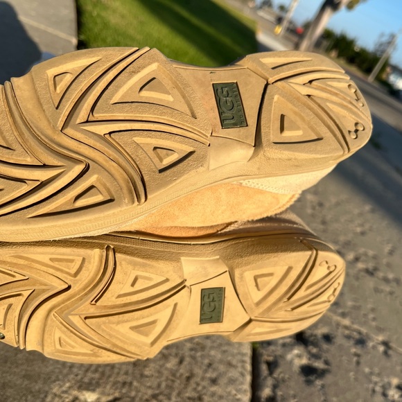 Cozy Ugg Boots: well crafted and comfortable. Please do look at pictures! - Picture 5 of 9